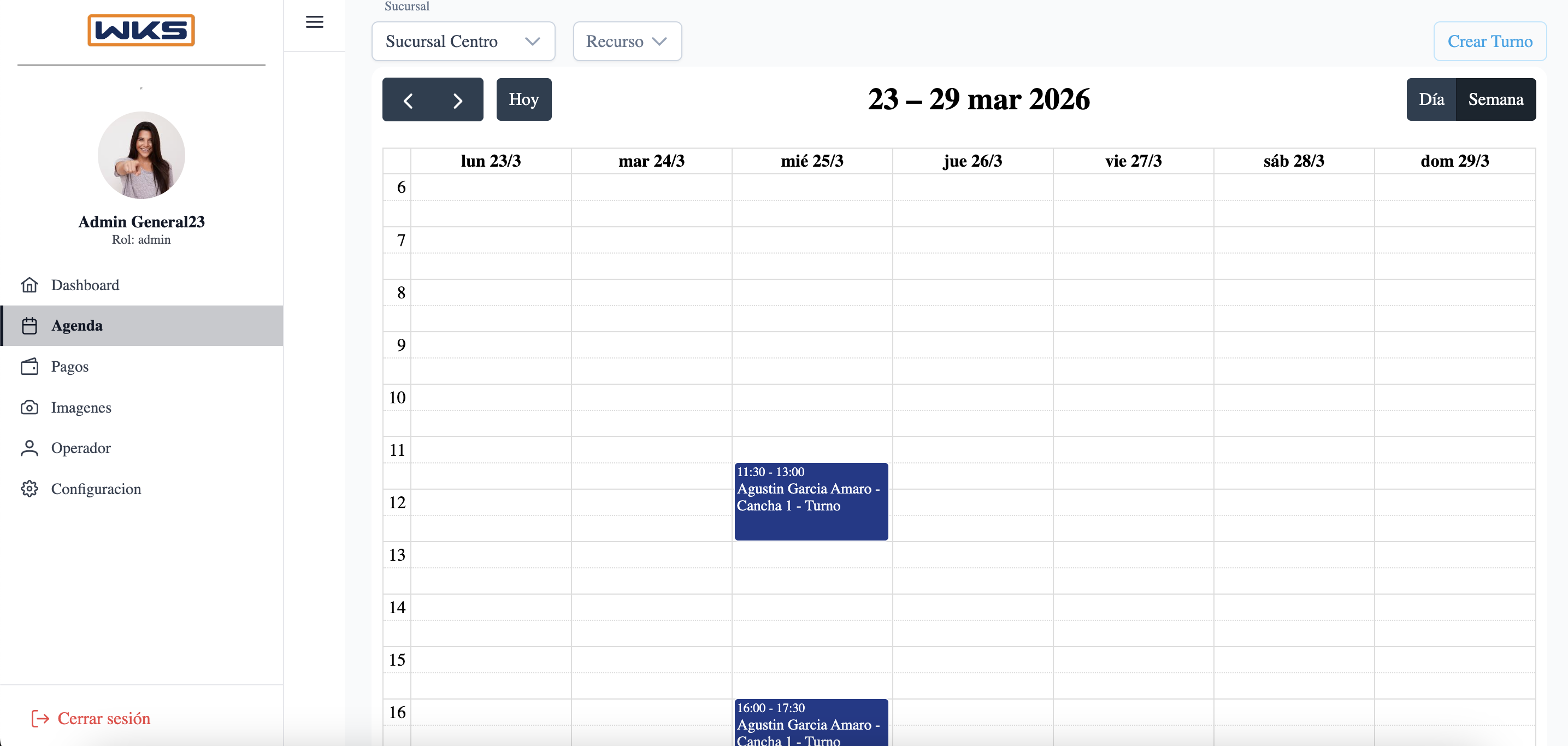 Panel de administración con agenda semanal y turnos reservados